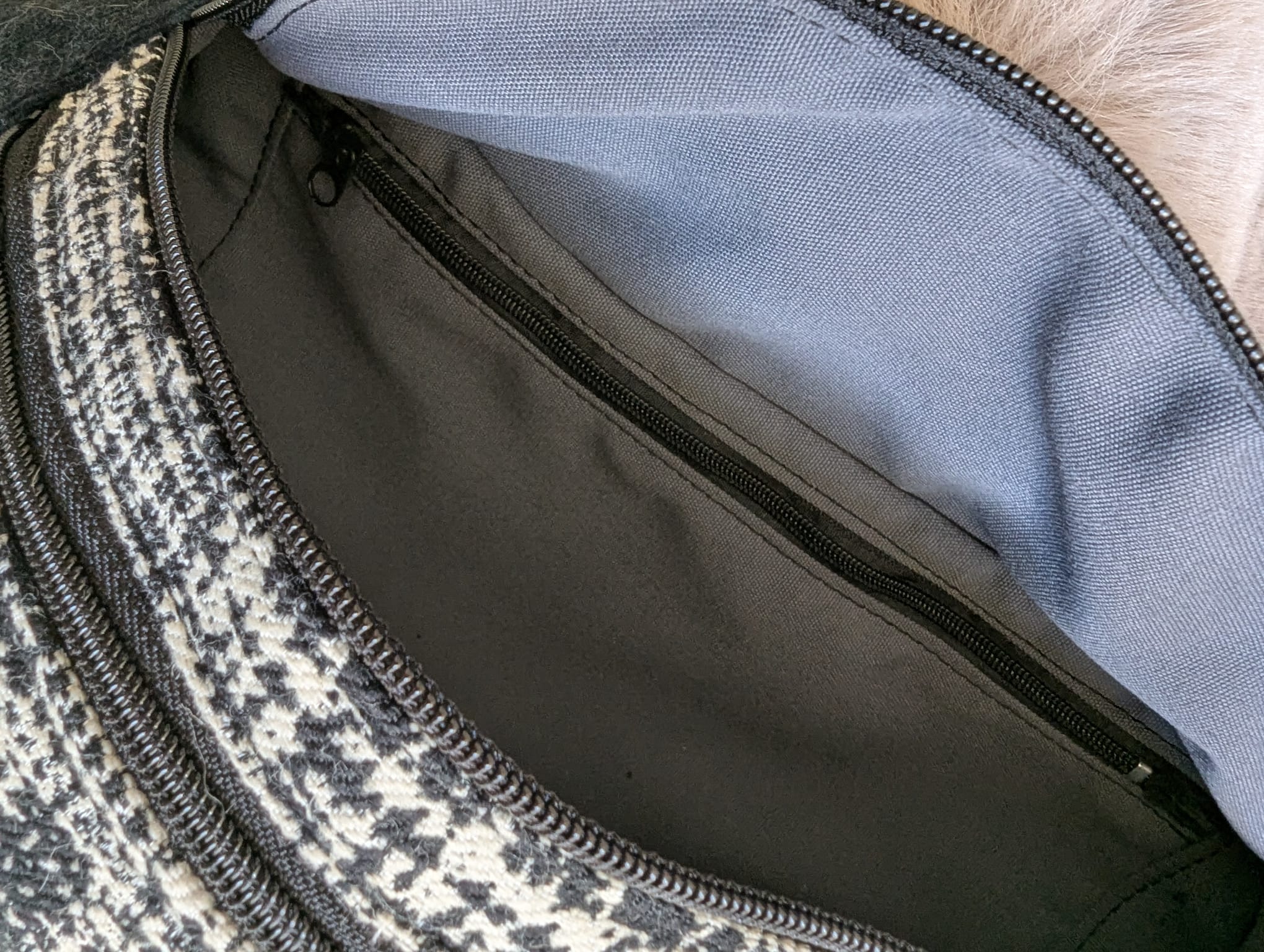 Ręcznie szyta nerka upcycling – ekologiczna torba handmade