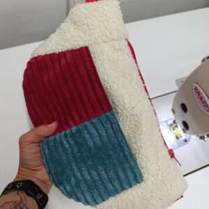 Puszysta nerka handmade – krem, bordo i morski sztruks